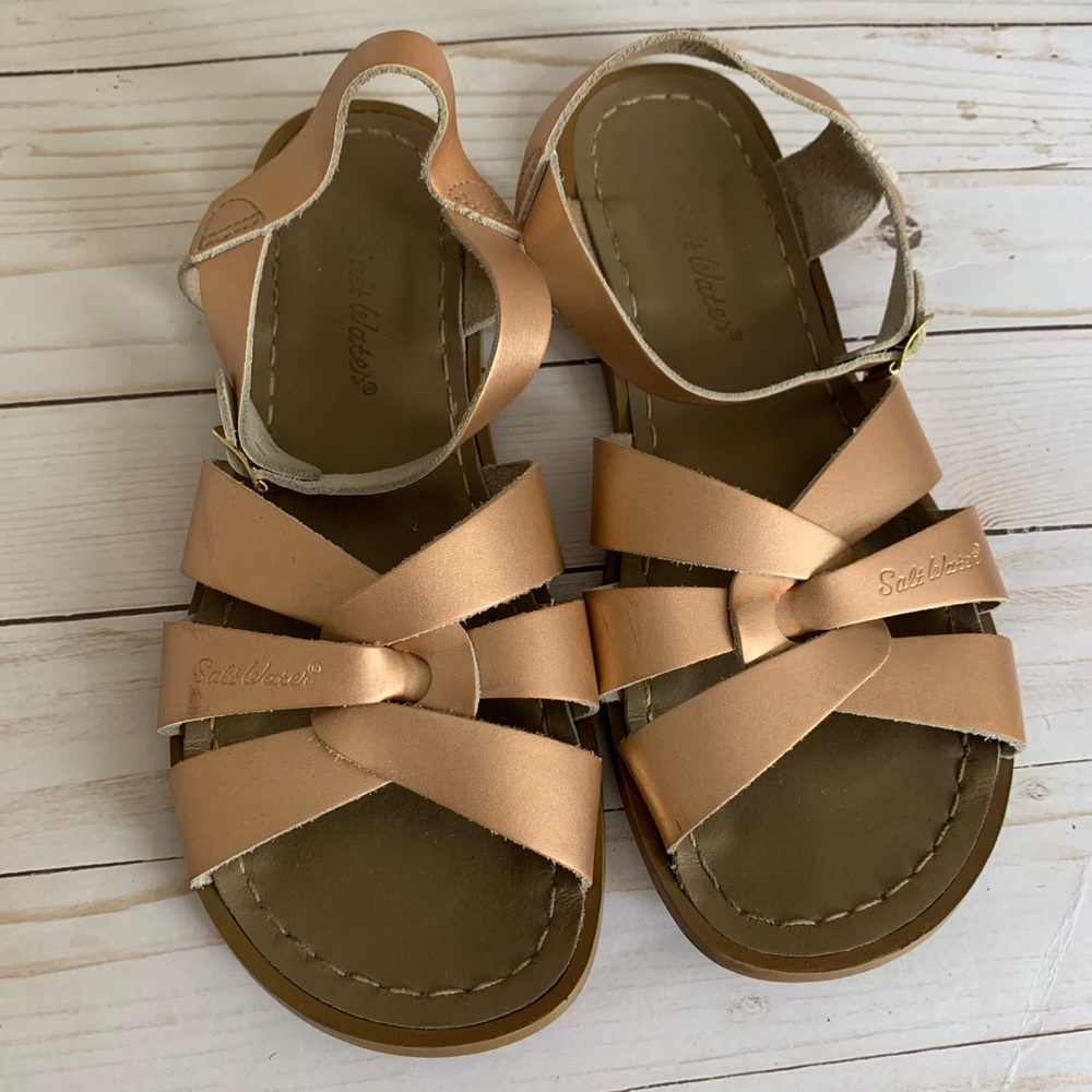 Saltwater sandals rose gold